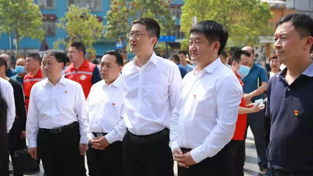 党组成员,机关党委书记孙振中,双流区委常委,人武部部长董洪荣,区委