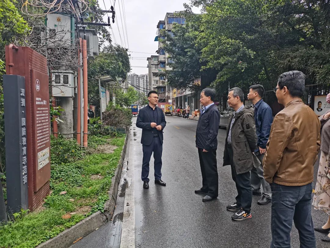 孙振中一行深入青白江区中医医院,大弯街道退役军人服务站,区汽车客运